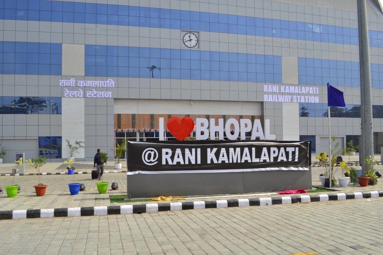Rani Kamlapati Railway Station