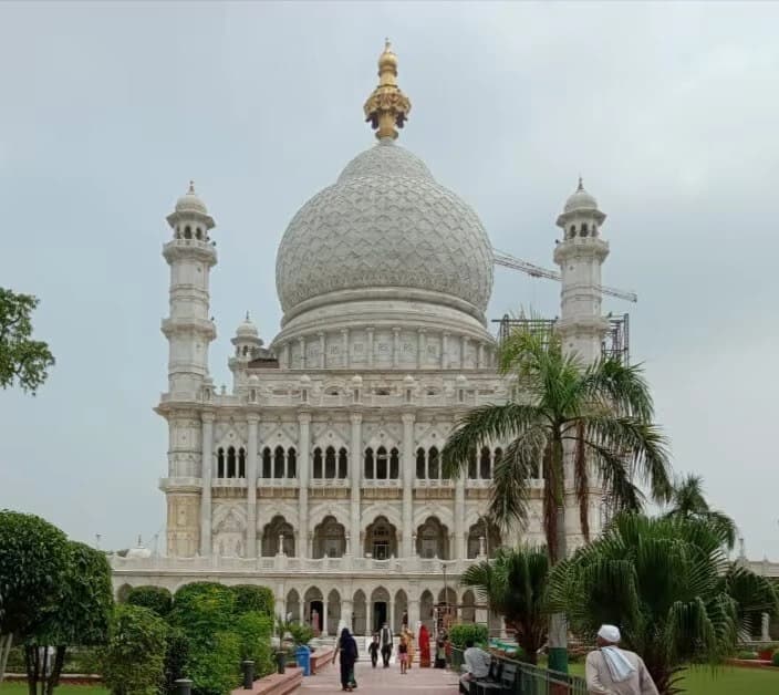 Dayalbagh Temple (Radha Soami Samadh)