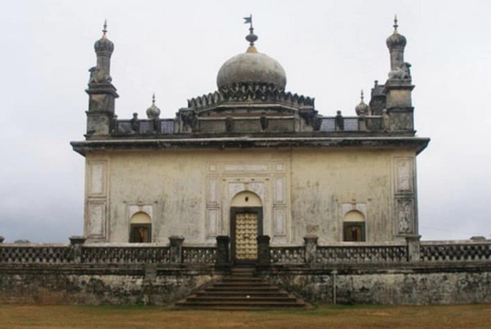 Raja's Tomb (Gaddige)