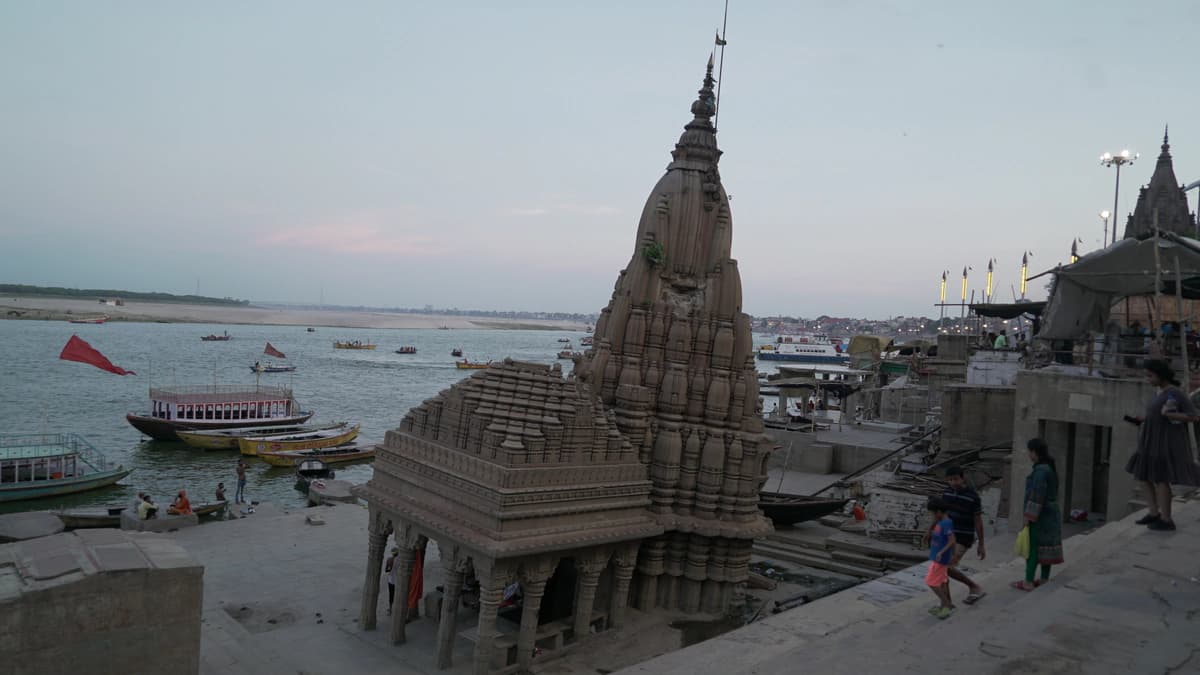 Ratneshwar Mahadev Temple (Leaning Temple)