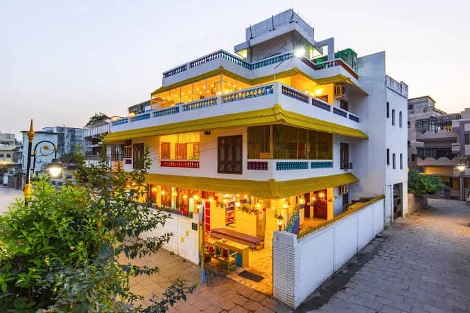 goSTOPS Lite Varanasi